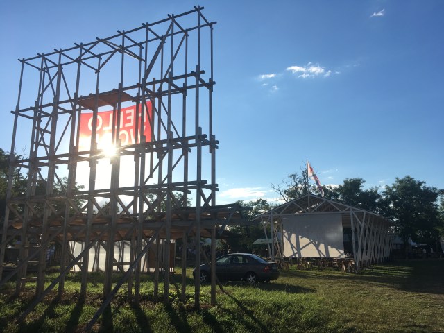 Hello Wood ©Robert Kronenburg